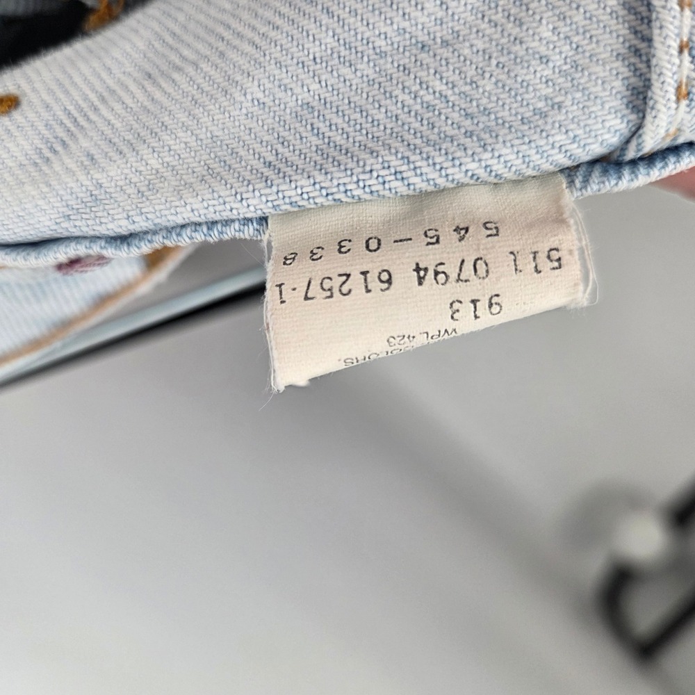 VTG Levis 560 Mens Loose Fit Tapered Leg Light Wash Blue 44x32 USA Baggy Skater - Picture 12 of 12